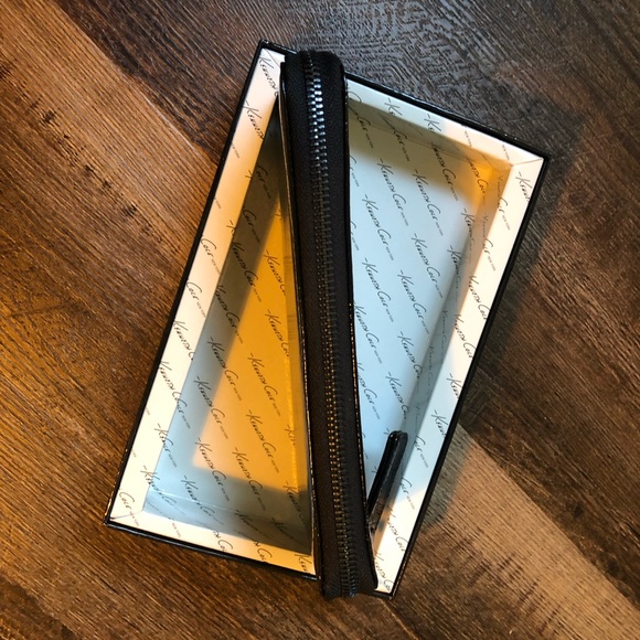 Kenneth Cole patent leather wallet. - Picture 4 of 6